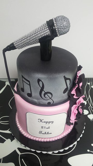 Microphone Karaoke Female with Name Personalized Birthday Cake Topper –  OwlTopThat
