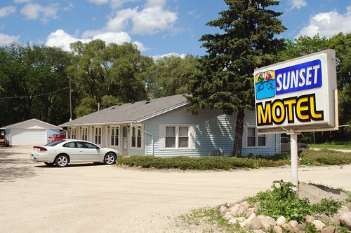 illinois il midwest unitedstates usa unitedstatesofamerica sunsetmotel mchenrycounty motel motelsign sign marngo marengoil marengoillinois