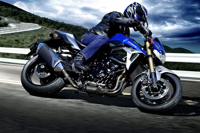 Suzuki GSR 750 2013 - 3