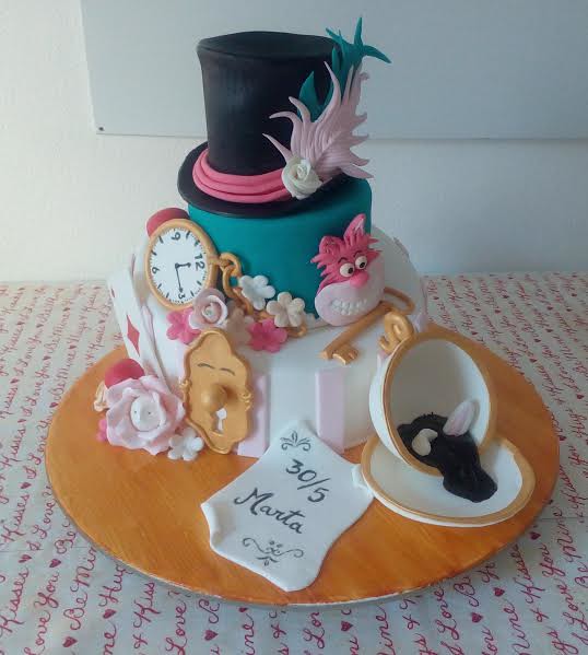 Alice in Wonderland Themed Cake by ArtDolce