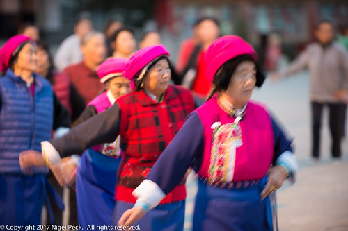 dance movement outdoor shangrila tibetian traditional diqingzangzuzizhizhou yunnansheng china 攝影發燒友