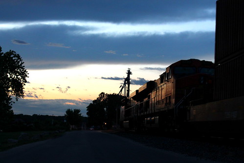 bnsf trains es44ac sunset twilight savanna illinois
