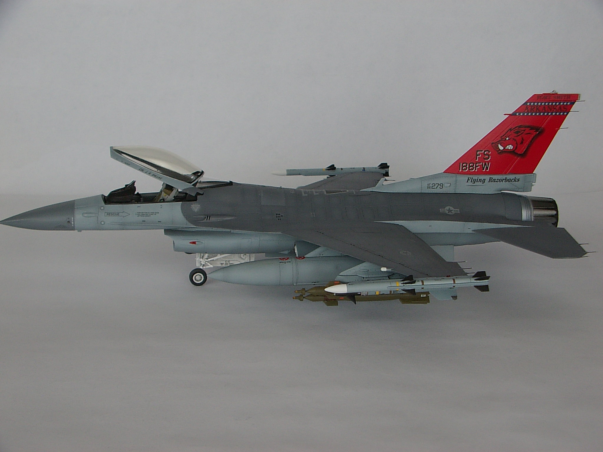 Tamiya 1/48 F-16C Arkansas ANG - FineScale Modeler - Essential magazine for  scale model builders, model kit reviews, how-to scale modeling, and scale  modeling products