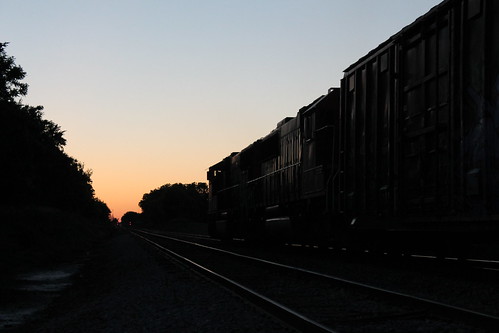 cn ic cc trains sd75i sd60 sunset lena illinois