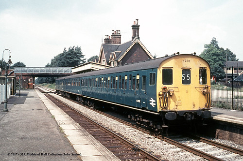 britishrail 3r class206 tadpole demu 1210 dts s77500 diesel passenger crowthorne berkshire train railway locomotive railroad