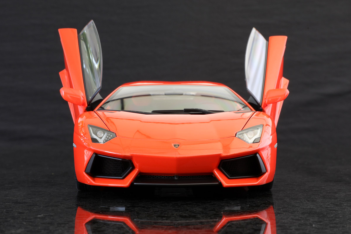 The 1/18 Lamborghini Aventador LP700-4 from AUTOart, a