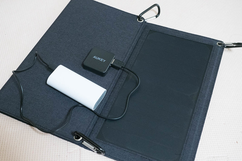 AUKEY_Solar_Charger-10