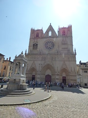Lyon Cathedral - Cathédrale Saint-Jean-Baptiste - Place Saint-Jean, Vieux Lyon - fountain - Photo of Sathonay-Camp