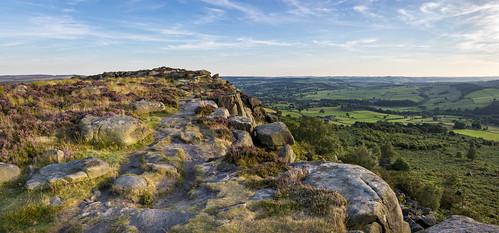 baslowedge curbar derbyshire peakdistrict england gritstone edge rocks heather panorama landscape view scenery evening summer path footpath walk uk