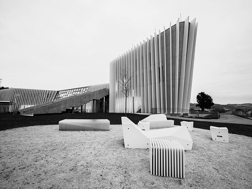 bruckneruni university building facade shapes concrete
