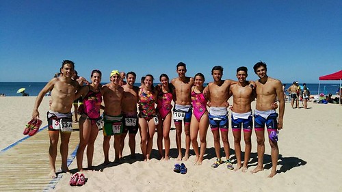 Nadadores del Club Dos Hermanas Acuatlón de Rota