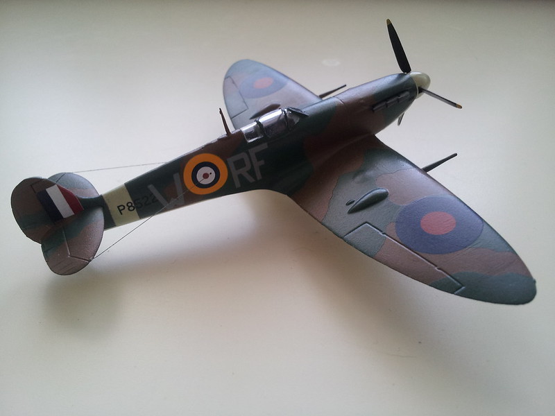 Airfix gamla 1/72 Spitfire Mk.IA konverterad till Mk.IIB. 35096790433_e5b06c00c8_c