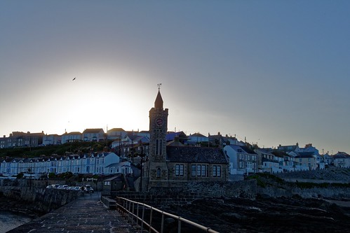 canonefs24mmf28stm canoneos80d outdoor day coastal harbour clocktower cornwall canon