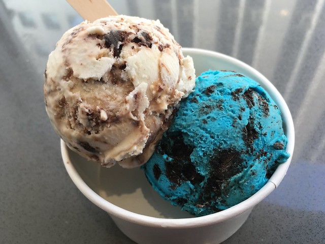 Skor brownie & Cookie monster ice cream - Fugo Desserts