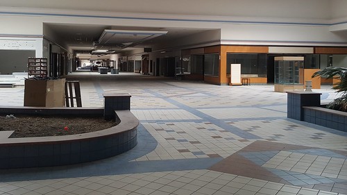 schuminweb ben schumin web april 2017 maryland md frederick county towne mall town closed dead malls retail retailers retailer retailing shopping center centers vacant abandoned abandon abandonment empty closing vacated redevelop redevelopment development
