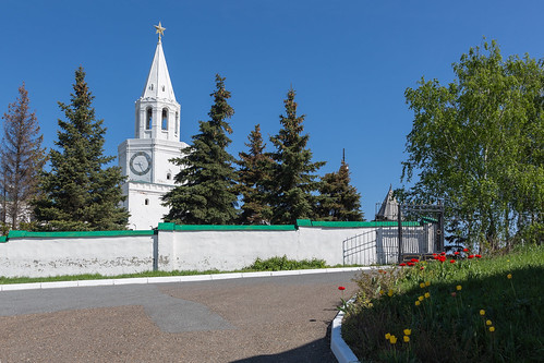 ancient spring building russia kremlin nature city outdoor old morning chapelle cathedral tower church alley monastery orthodox street sky park architecture tatarstan kazan field catedral chapel convent outdoors town казань respublikatatarstan ru