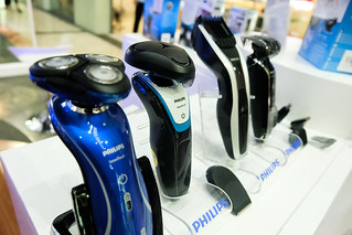 PHILIPS AQUATOUCH WET AND DRY ELECTRIC SHAVER07