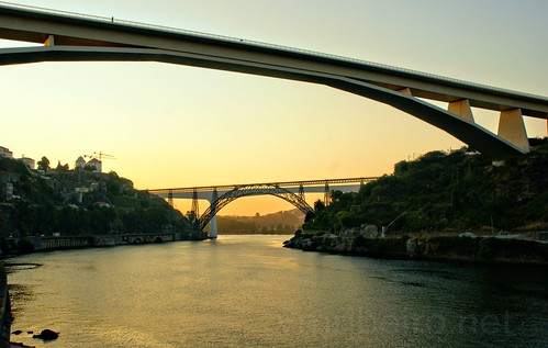 geo:lat=4114176834 geo:lon=860368431 geotagged lapa porto portugal prt pontes amanhecer dswn bridges sunrise sony a350 river douro