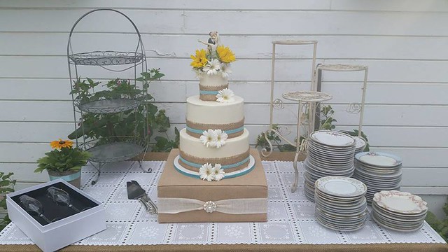 Rustic Wedding Cake by Rebecca Story of Becky's Cakes & Pastries