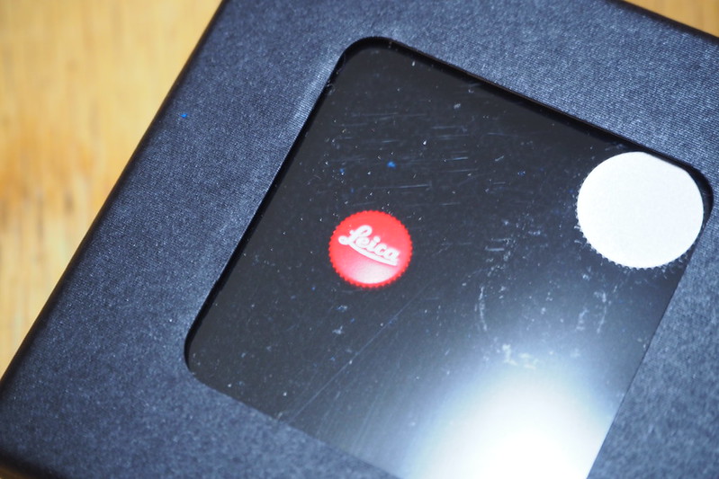 Leica Soft Release Buttonパッケージ内箱アップ