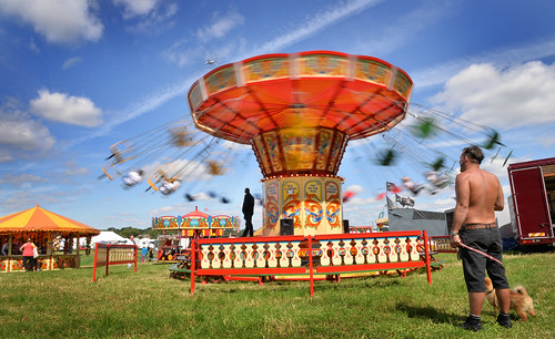 cheshiresteamrally daresbury tractionengine flying chairs dizzy bigwheel vintage tractionengines runcorn england fairground outdoorshows