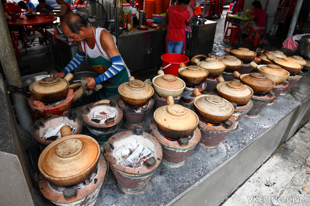 Claypot Chicken Rice with Charcoal Fire