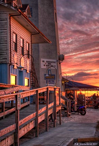 deweybeach delaware de sunset lighthouse rehobothbay atlanticocean seafoodrestaurant pub livemusic sussexcounty coastaltown sand beach