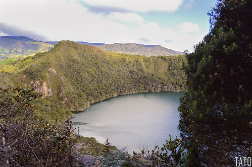 colombia lagunadeguatavita colores cálido cielos naturaleza nikon landscape laguna arboles texturas