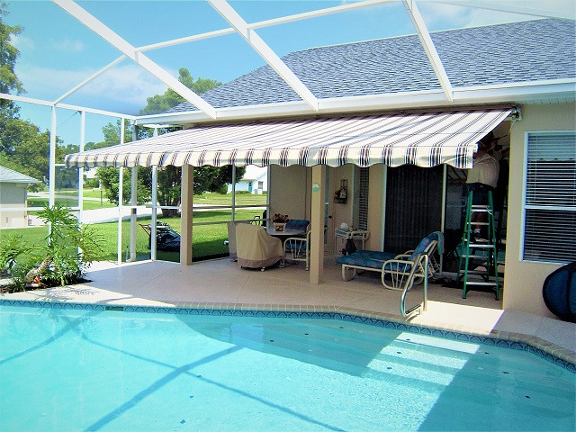 RETRACTABLE AWNING PRISTINE PLACE