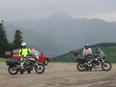 2017-06 Picos en Pyreneeën Guus en Frans parkeren op de col d'Aspin