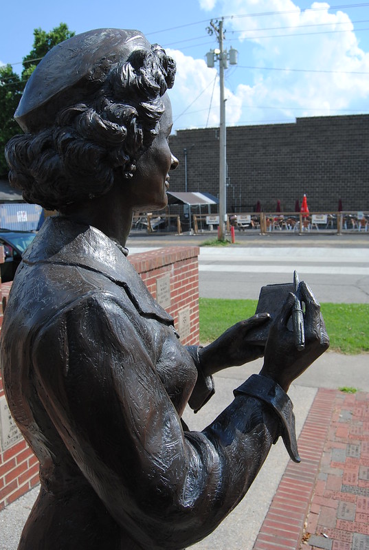 Noel Neil - Lois Lane Statue, Metropolis, IL