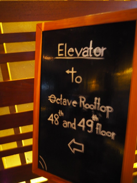 P6233417 バンコク・マリオット・ホテル・スクンビット(Bangkok Marriott Hotel Sukhumvit) Octave Rooftop Lounge & Bar (オクターブ ルーフトップ ラウンジ＆バー)