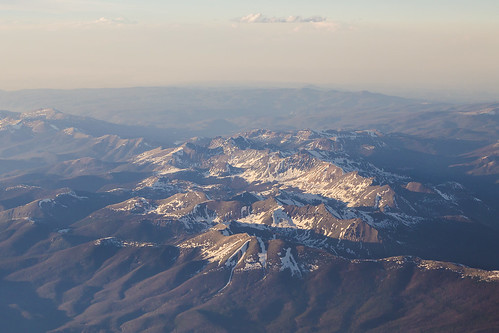 colorado rockies rockymountains mountains peaks snow sky clouds windowsit plane passengerplane passengerjet aerial landscape
