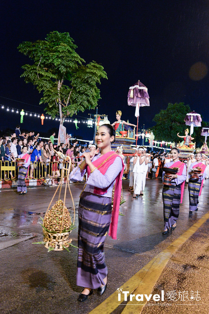 清迈水灯节大水灯队伍比赛 The Grand Krathong Procession Contest (29)