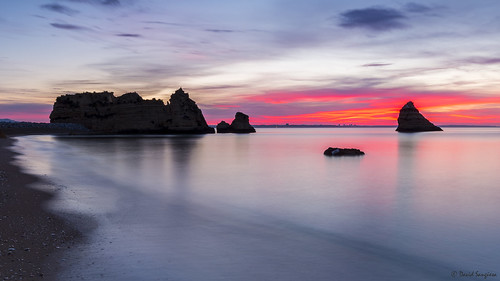 canoneos6d canonef1635mmf4lisusm tripod landscape seascape cloudscape sunrise sun dawn calm beach shoreline rocks panoramic algarve portugal water longexposure