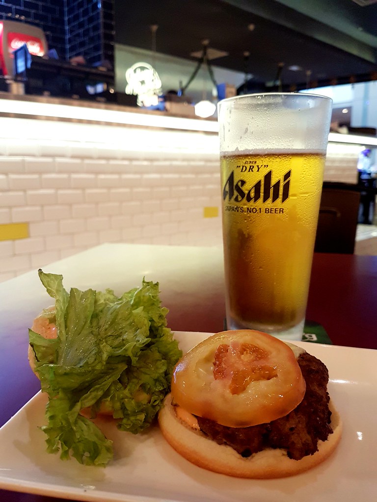 Asahi + Burger $30.90 @ Johny Rockets KL Pavilion