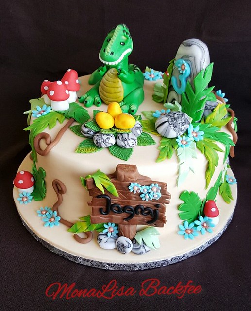 Cake by Simone Amroussi of MonaLisa Backfee
