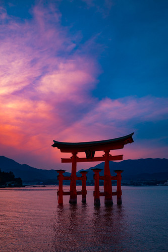 japan japon big torii itsukushima shrine itsukushimashrine sunset atardecer sky cielo clouds nubes