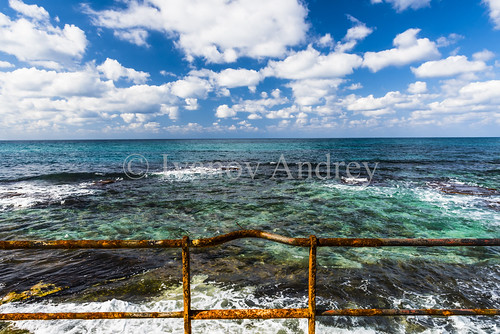minimalism simplicity abstraction landscape nature geometry focus idea element architecture space outdoor color sea sky cloud wind water wave shore tide ebb promenade railing surf rust realization concept emotion directline vertical horizontal perspective picture background mediterraneansea israel ngc