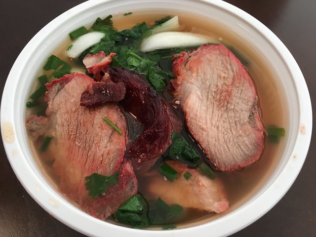 Wonton soup with bbq pork - Lee's Deli