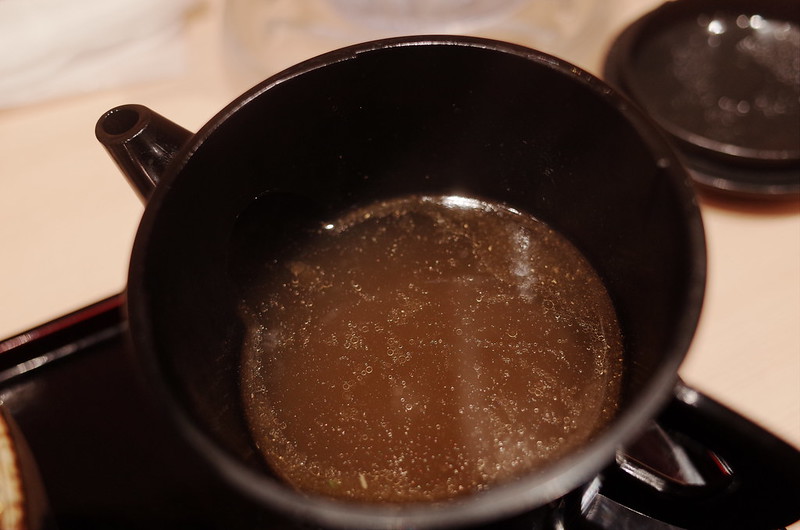 池袋西口ECHIKA篝焼おにぎり出汁茶漬け風の出汁
