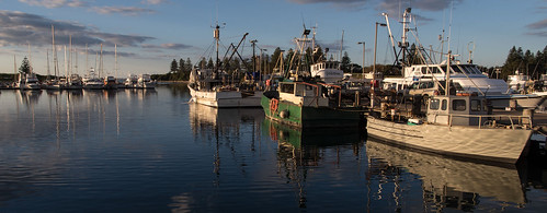 pentax k1 smcpentaxda15mmf4ltd harbour boats trawler reflection calm sunset bermagui