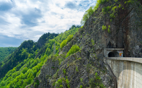 transilvânia transylvania cárpatos transfaragasan roménia romania nikond5300 nikon18140mm landscape paisagem trees árvores outdoor túnel tunnel
