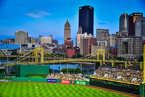 city skyline view from pnc park pittsburgh papittsburgh pirates vs chicago cubs pa pit pitt pgh penn penna pennsylvania us usa alleghanycounty alleghany mlb baseball national league parc pncpark stadium arena game skyscrapers buildings skyscraper building field upmc clemente bridge