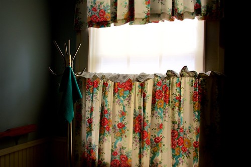 missouri us window bathtubview bathroom curtains floral antique interior sunlight backlight