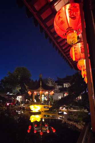 lansu chinese garden lanternviewing portland oregon night dusk pond reflection redlanterns