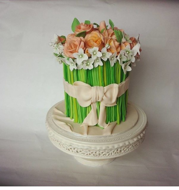 Roses in a Bunch Cake by Nadine Lavagna-Slater of The cake shop