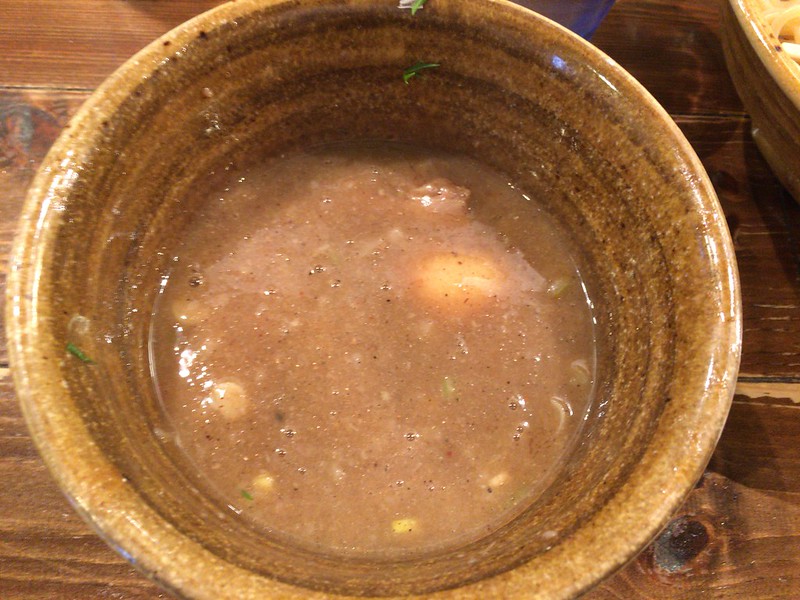 池袋えん寺ベジポタ味玉入り煮干じめつけ麺のスープに追加スープ無料
