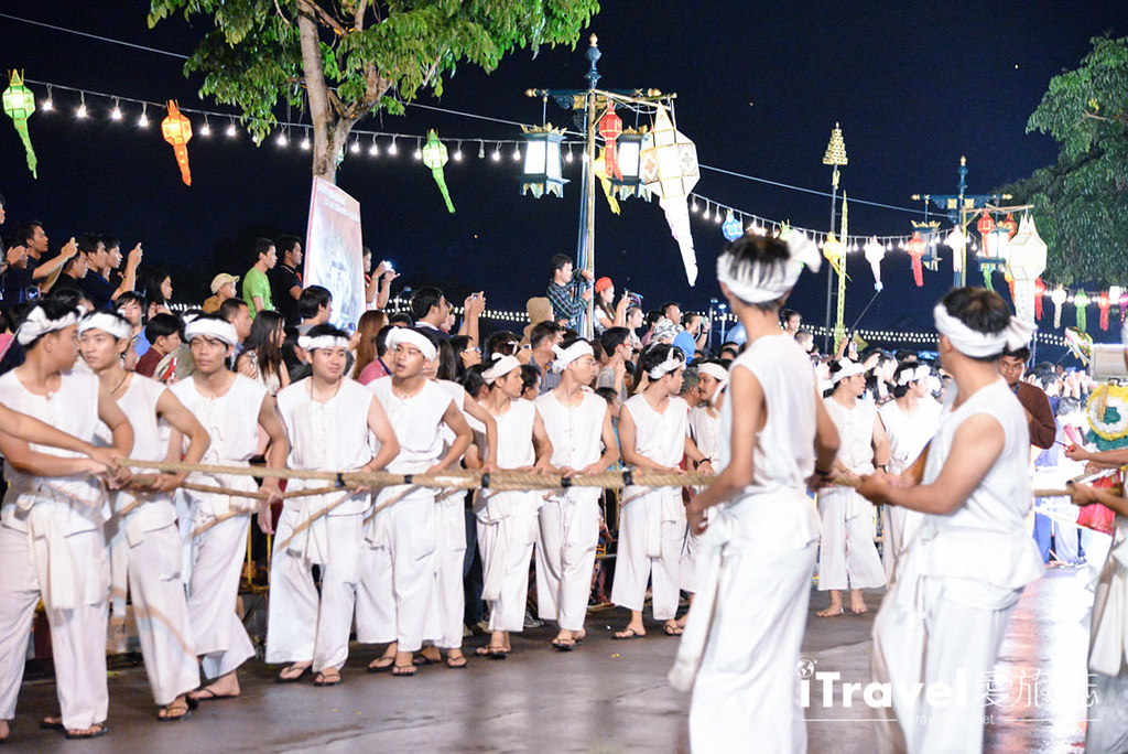 清迈水灯节大水灯队伍比赛 The Grand Krathong Procession Contest (35)