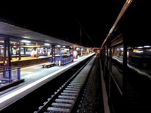 railtracks perspective trainstation night nighttrain intercity intercites train toulouse